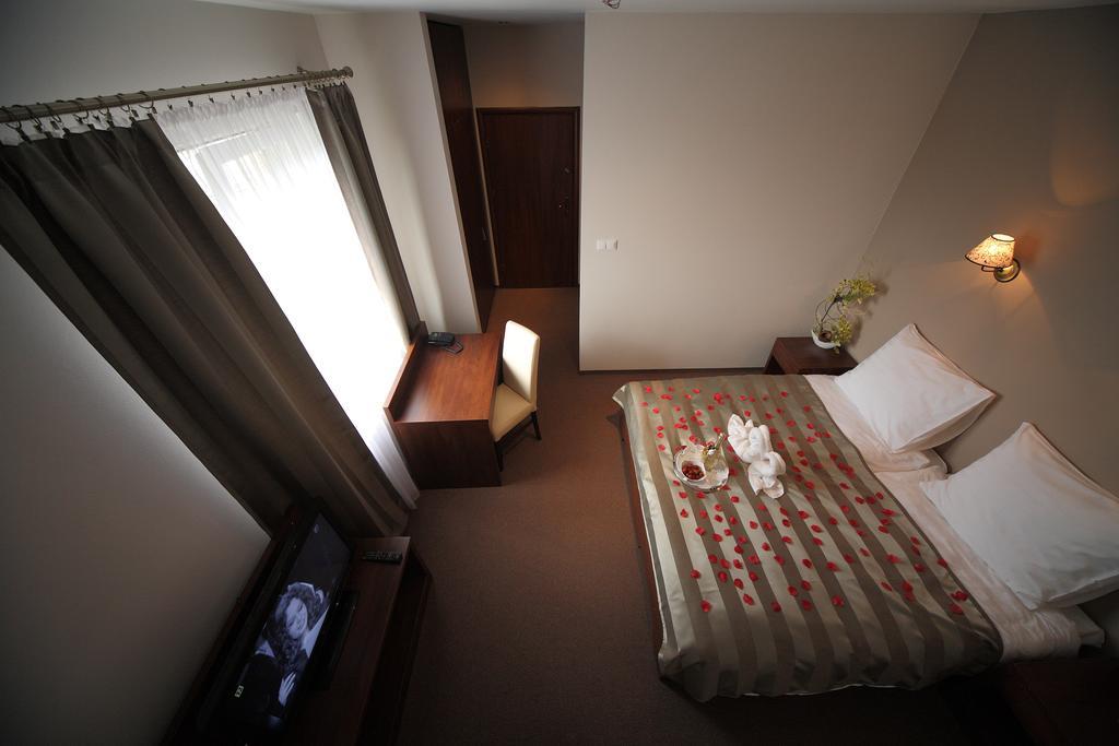 Hotel Stara Fabryka Malogoszcz Oda fotoğraf