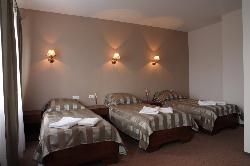 Hotel Stara Fabryka Malogoszcz Oda fotoğraf