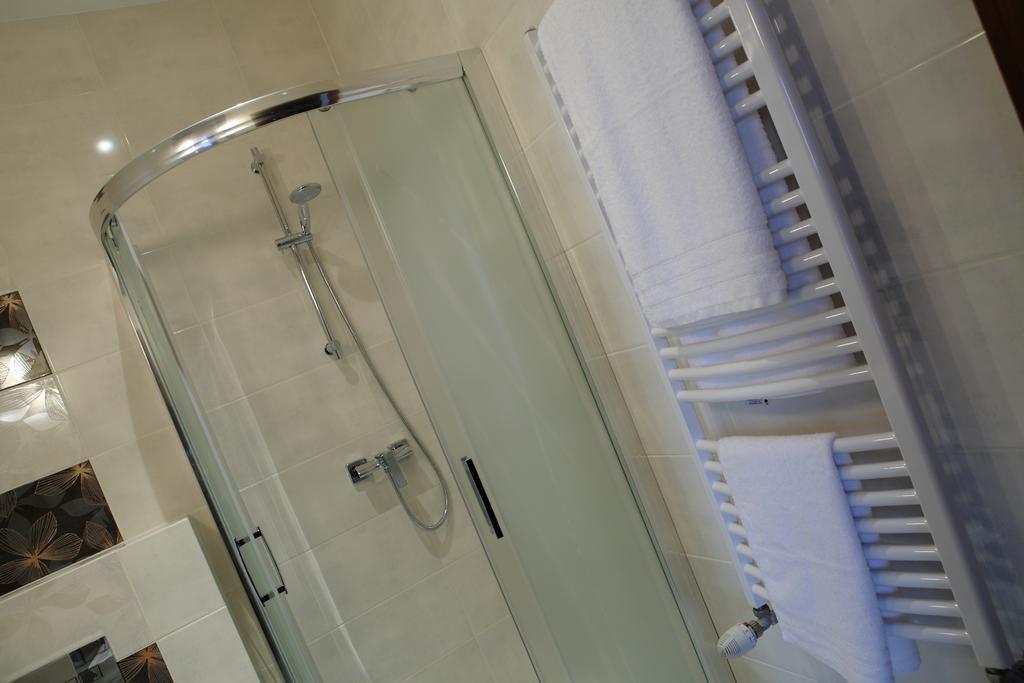 Hotel Stara Fabryka Malogoszcz Oda fotoğraf