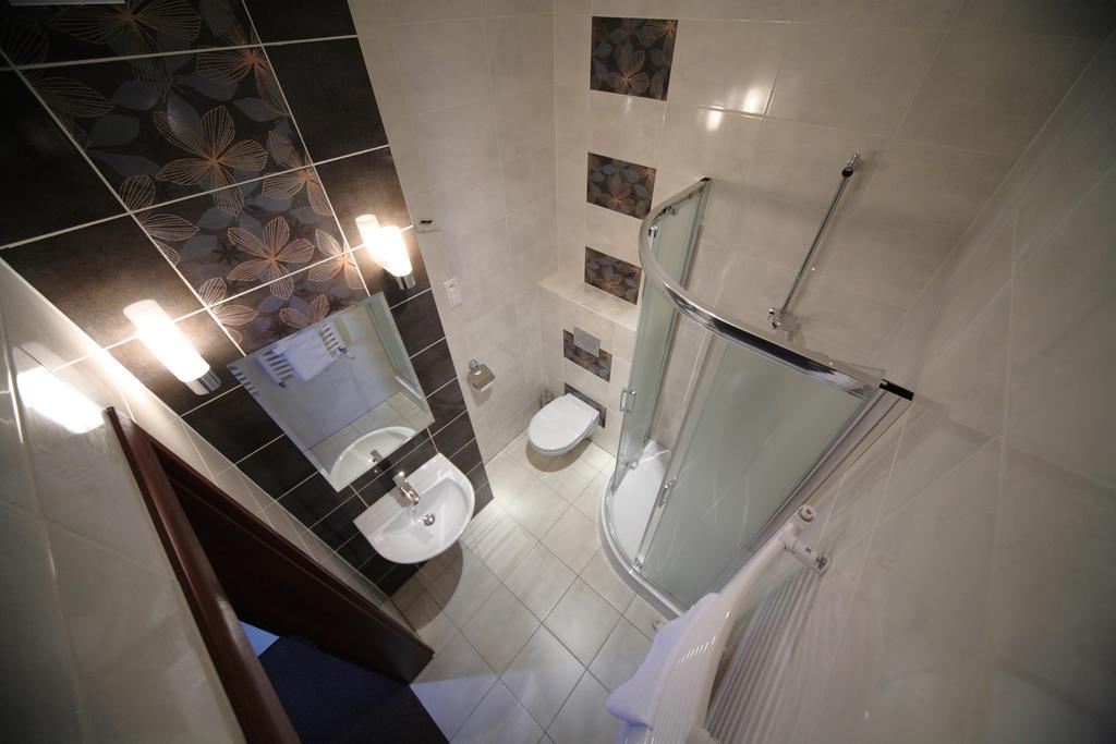 Hotel Stara Fabryka Malogoszcz Oda fotoğraf