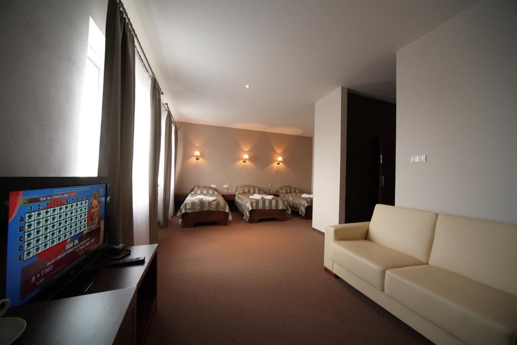 Hotel Stara Fabryka Malogoszcz Oda fotoğraf
